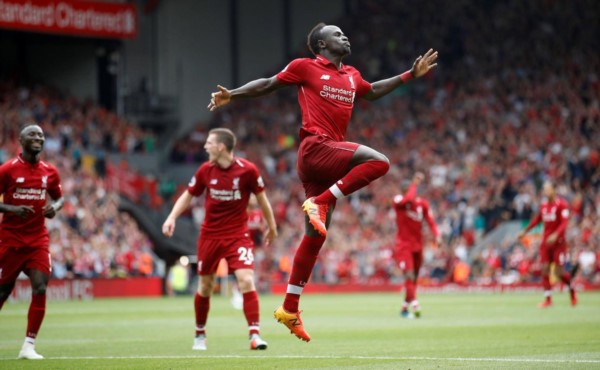 Festeja Mané. El Liverpool goleó 4-0 al West Ham de Zabaleta, Chicharito, Felipe Anderson y compañia.