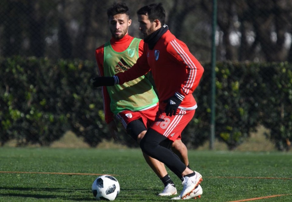 Camilo Mayada sufrió un esguince en la rodilla derecha. Es muy posible que Jorge Moreira sea titular oficialmente tras 10 meses.