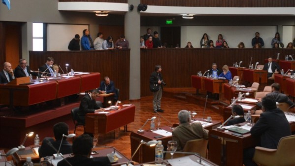 Los diputados ya tienen su propio presupuesto, pero aún aguardan que el Ejecutivo también envíe el suyo.