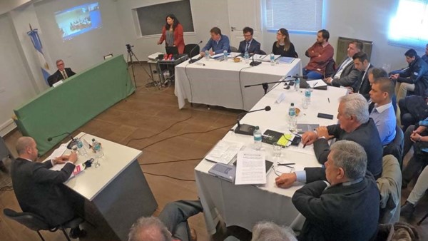 Partes. Una postal de la audiencia donde se conoció el pedido.