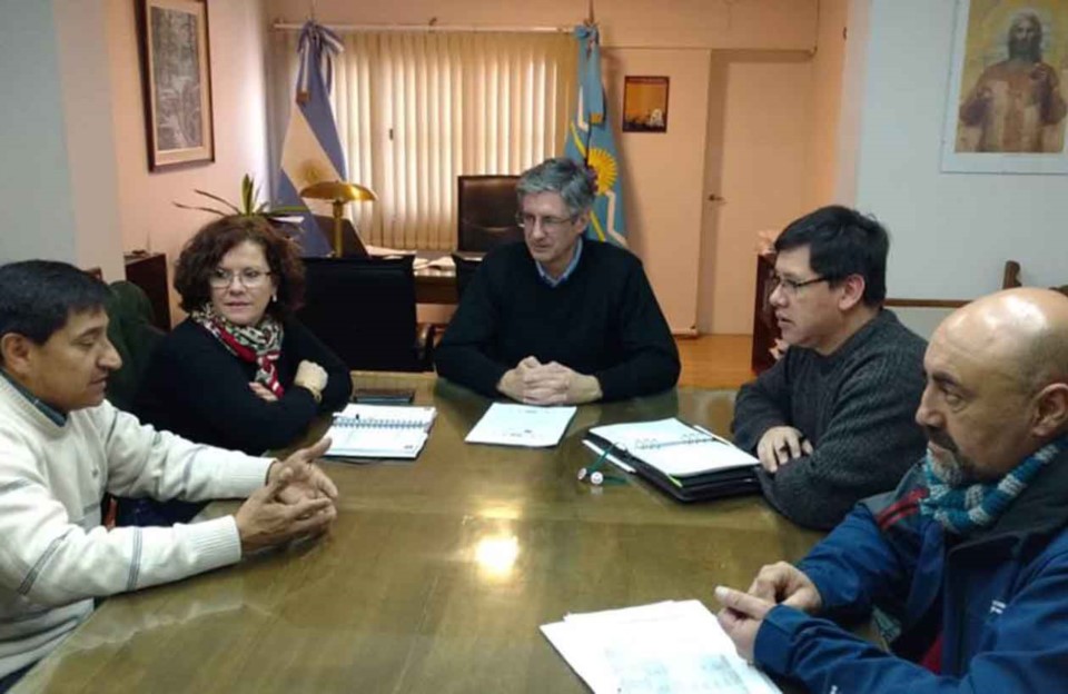 Diálogo. El intendente de Esquel felicitó a los deportistas por el esfuerzo y el compromiso.