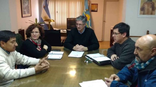 Diálogo. El intendente de Esquel felicitó a los deportistas por el esfuerzo y el compromiso.
