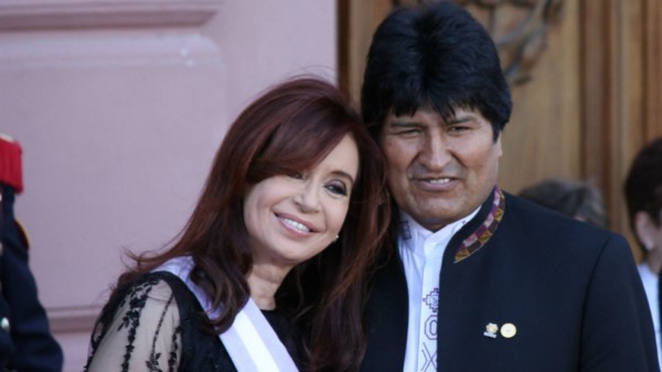 "El Senado de Argentina ha decidido allanar los domicilios de la hermana Cristina Fernández, en una medida irracional, impulsada por la derecha, que busca perjudicarle políticamente".