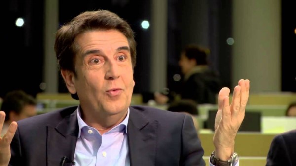 Y dale con el fuego amigo... Con economistas así quien necesita opositores.