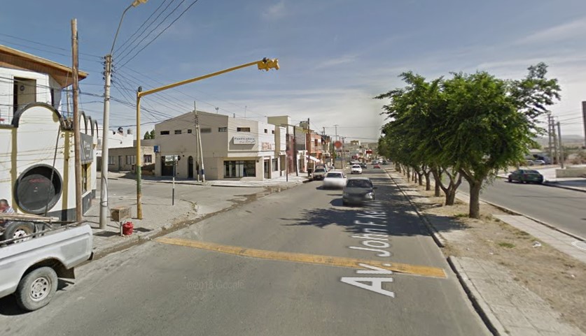 El cuerpo fue encontrado en un comercio de Kennedy y Charrúas (Imagen ADNSur)