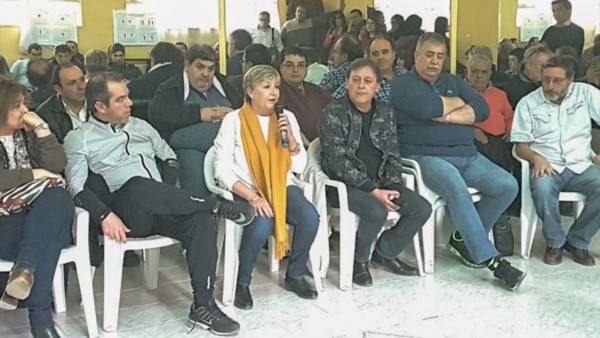 Unidad. Una postal del cónclave en la cordillera, donde se dio cita buena parte del peronismo chubutense.  