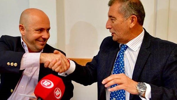 Saludo. Sastre (izquierda) ayer con Báez en un acto compartido.