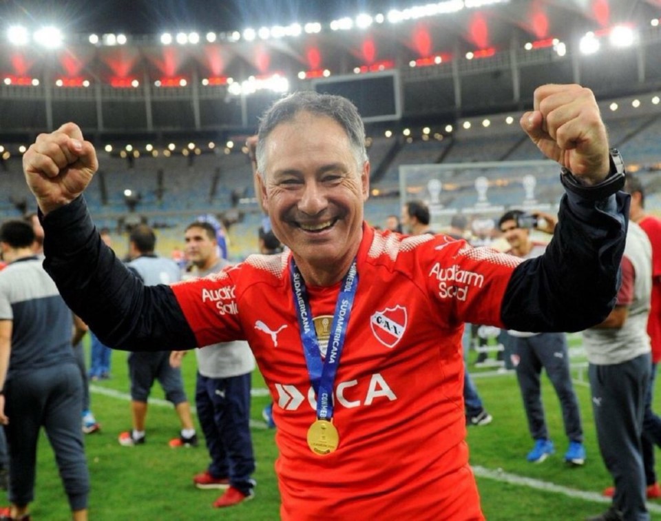 “Les dimos 30 años de ventaja y estamos 18 a 18 ahora”, Ariel Holan, sobre los títulos de Independiente y Boca.
