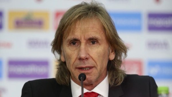 Gareca: "Estamos felices de extender el vínculo por 3 años más con la posibilidad de extenderse por un año más en caso se consiga la clasificación".