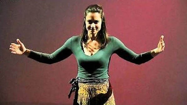 La actriz italiana Ilaria Gelmi se presenta hoy en Trelew con dos obras.