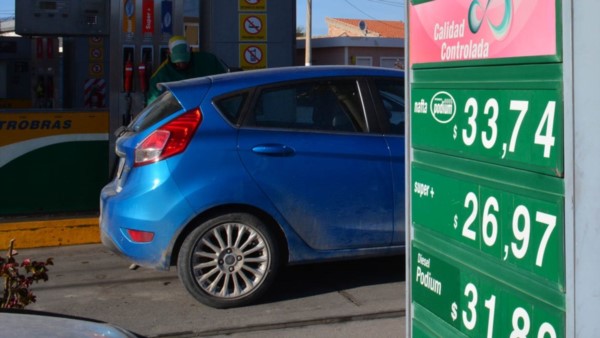 Por tercera vez los surtidores cambiaron sus precios y vuelve otra vez la fiebre por las naftas.