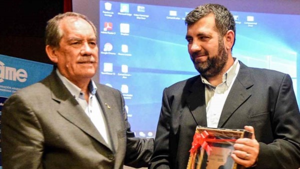 Durante la velada se entregaron reconocimientos.