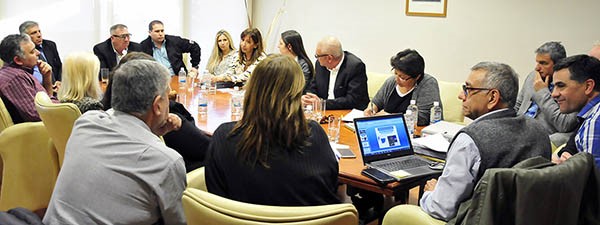 Explicaciones. Los funcionarios del Ejecutivo explicaron la ambiciosa idea a los diputados provinciales.