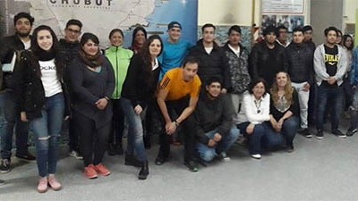 El profesor y alumnos de la Escuela N° 776 de Playa Unión “Emmanuel Pueblas Pires”.