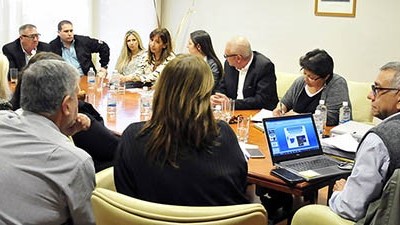 Explicaciones. Los funcionarios del Ejecutivo explicaron la ambiciosa idea a los diputados provinciales.