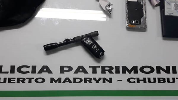 En el procedimiento también se secuestró una “tumbera” a un joven.