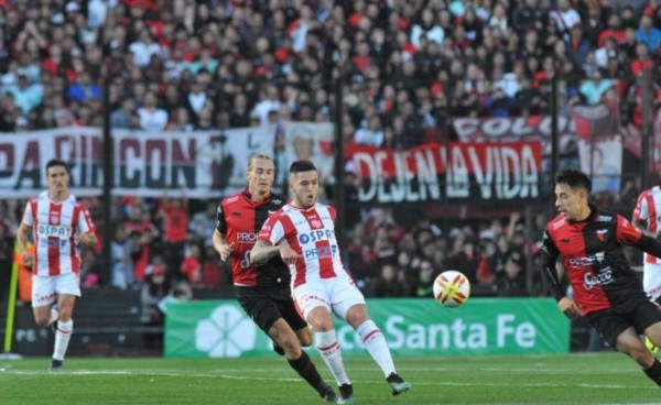 Colón y Unión jugaron un discreto clásico de Santa Fe, pero igualaron sin goles.