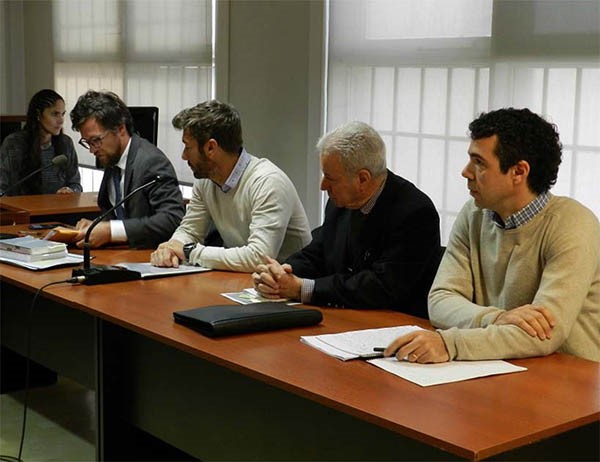 Banquillo. Ruffa (izquierda), D´Amico y los Korn, padre e hijo.