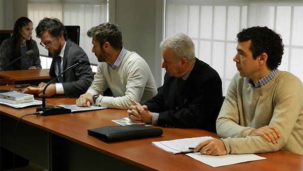 Banquillo. Ruffa (izquierda), D´Amico y los Korn, padre e hijo. 