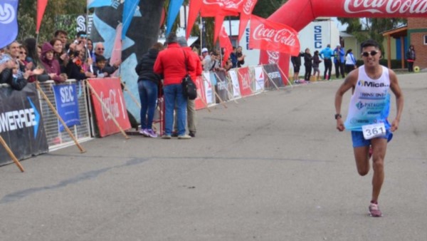 Gerardo Haro fue el primero en completar el circuito de 21 kilómetros en la edición 30 de la Corrida del SEC.
