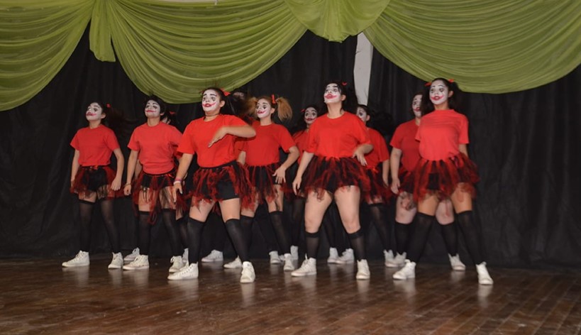 En la Escuela N° 751, se desarrollaron las competencias de danzas.