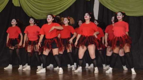 En la Escuela N° 751, se desarrollaron las competencias de danzas.
