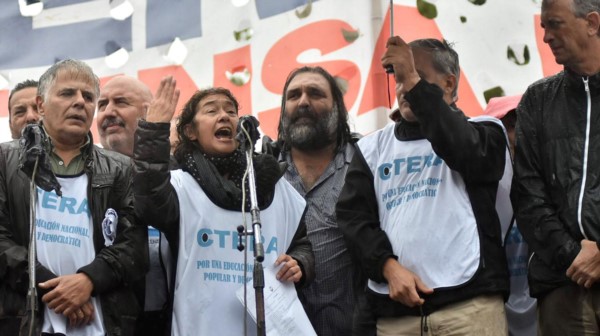"Nos quitaron la paritaria nacional docente, desinvierten en infraestructura escolar, afectan a la universidad pública, así que marcharemos todos los sectores", sostuvo Sonia Alesso.