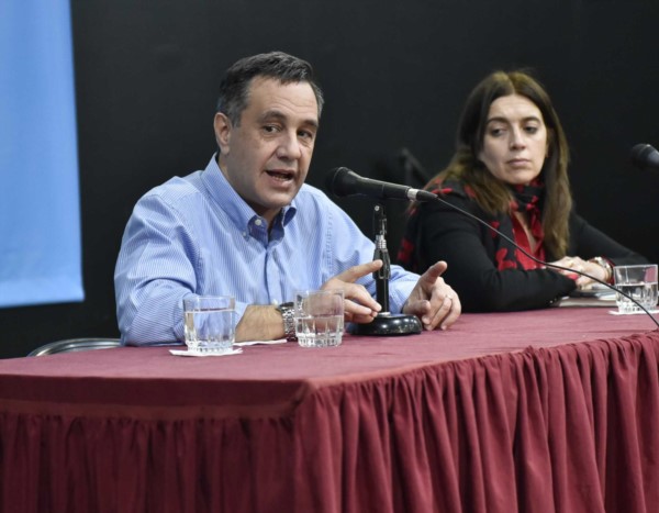 Alejandro Finocchiaro, ministro de Educación de la Nación, y Danya Tavela, Secretaria de Políticas Universitarias.