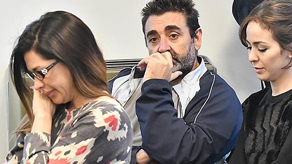 Trío. El llanto de Mac Leod (izquierda), la seriedad de Ramón y el silencio de Souza durante la audiencia.