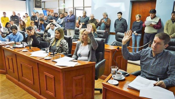 Aprobación. Una postal de la sesión parlamentaria que avaló los incrementos tarifarios en la capital. 