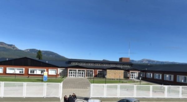 Una persona permanece internada en observación en El Maitén (foto google)