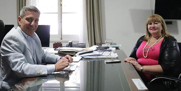 Sonrisas. El mandatario y la legisladora, y un acercamiento clave rumbo a lo más caliente de las elecciones.
