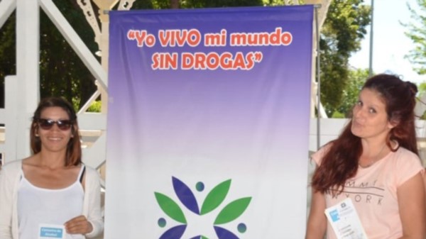 Juntas. Las tres responsables de la Oficina lanzaron su plan 2019 en la Plaza Independencia de Trelew.