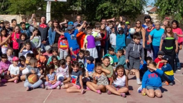 Con un gran grupo, arrancaron ayer en Playa Unión las Colonias de Vacaciones del municipio capitalino. 