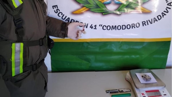 Gendarmes detectaron la pequeña dosis y procedieron al secuestro. 