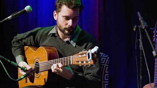 Emiliano Ferrer presenta “Demediado” junto a artistas invitados.
