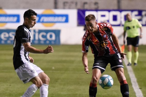 Pobre labor colectiva del Funebrero que lo ganó de carambola , gol de Renzo Vera en contra.