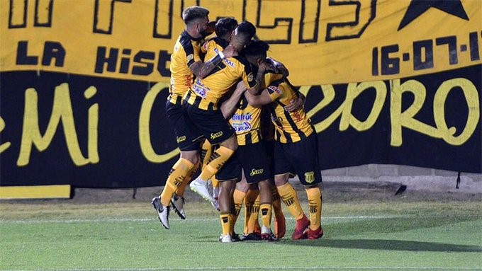 Gran triunfo de Mitre de Santiago del Estero, como local, derrotó 4-2 a Barracas Central.