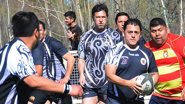 Los veteranos volvieron a tener acción ayer en cancha de Trelew RC.