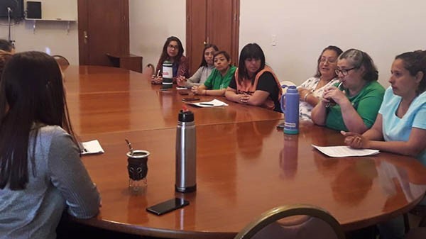 Durante el encuentro las empleadas del Hospital hicieron el planteo ante la ministro de Gobierno.