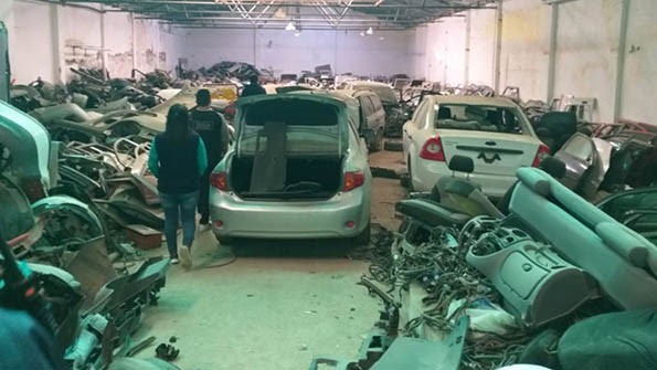 Efectivos policiales registraron dos desarmaderos ayer a la mañana.