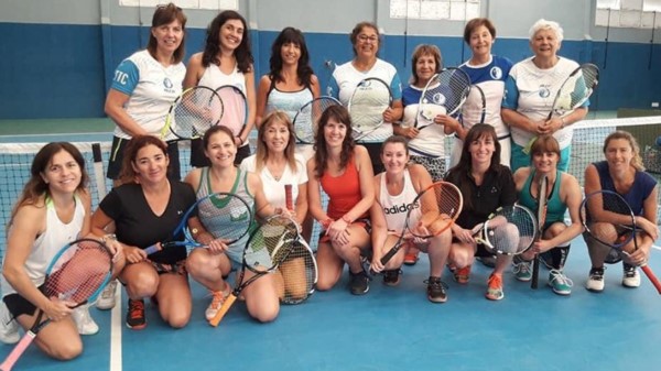 Las damas de 3ra del Tenis Club Trelew y  de Puerto Madryn Tenis Club.