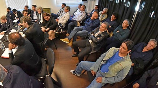 Sala repleta. Una postal de la Sala 2 de la Oficina Judicial de Rawson, donde la primera parte de la audiencia preliminar ocupó toda la mañana. 