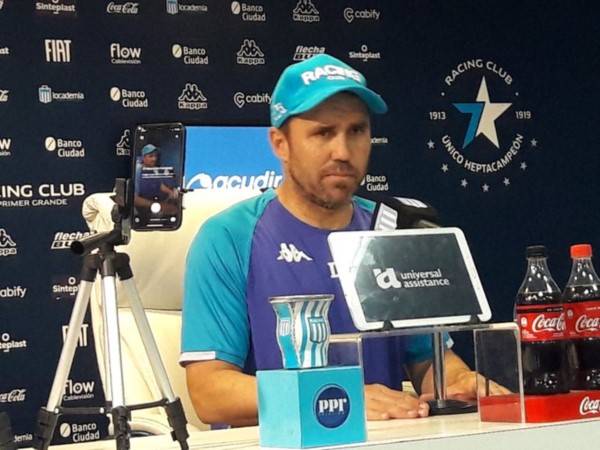 Coudet en rueda de prensa: "No sé como puede reaccionar la gente con mi salida. Algunos estaran enojados, otros lo entenderán". 