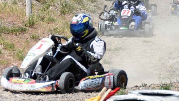 Joaquín Landivar se adjudicó la victoria y el campeonato en la categoría Master 150cc del karting de tierra.