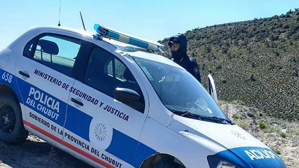 El móvil policial VW Gol fue encontrado abandonado y con daños en la ruta 26. El ladrón está detenido.