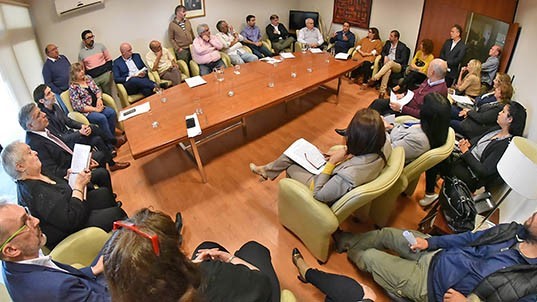 Ayer el ministro de Salud, Fabián Puratich, se reunió con los diputados para ultimar los detalles de la ley.