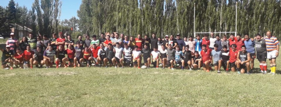 Todas las divisiones de La Española RC se juntaron ayer por la tarde para despedir el año con el primer “seven a la bolsa”. Además, anoche también se realizaba la fiesta de fin de año.