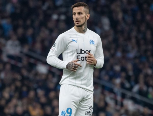 El Olympique del "Pipa" Benedetto empató con Metz y sigue a la caza del PSG en la Ligue 1.