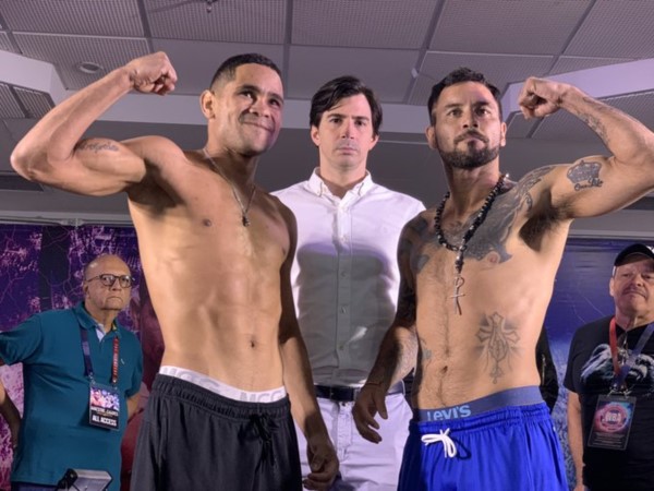 Pesaje oficial entre el venezolano Gabriel "El Capitán" Maestre y el argentino "La Joya" Chaves, pleito estelar en el Sugar Baby Rojas.